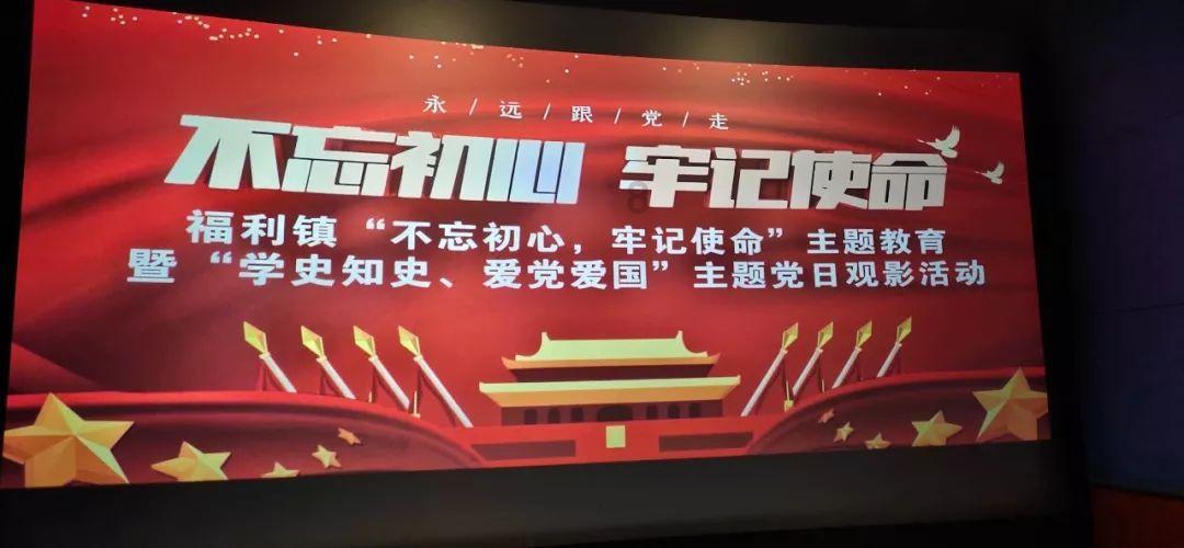 女生回答，你和男友在学校谈了一年多，你们吵了架游戏画面
